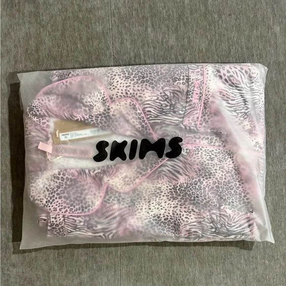 SKIMS Pink Patterned Long-Sleeve Pajama Set - Picture 3 of 4